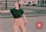 Standbild Tennis Elmendorf Air Force Base Alaska USA, 1954, aus Sekunde 26 historischem Filmmaterial Videoclip 65675034990