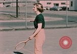 Standbild Tennis Elmendorf Air Force Base Alaska USA, 1954, aus Sekunde 28 historischem Filmmaterial Videoclip 65675034990