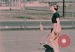 Standbild Tennis Elmendorf Air Force Base Alaska USA, 1954, aus Sekunde 32 historischem Filmmaterial Videoclip 65675034990