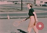 Standbild Tennis Elmendorf Air Force Base Alaska USA, 1954, aus Sekunde 33 historischem Filmmaterial Videoclip 65675034990