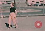 Standbild Tennis Elmendorf Air Force Base Alaska USA, 1954, aus Sekunde 41 historischem Filmmaterial Videoclip 65675034990