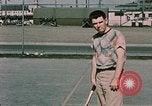 Standbild Tennis Elmendorf Air Force Base Alaska USA, 1954, aus Sekunde 44 historischem Filmmaterial Videoclip 65675034990
