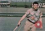 Standbild Tennis Elmendorf Air Force Base Alaska USA, 1954, aus Sekunde 48 historischem Filmmaterial Videoclip 65675034990