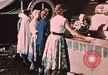 Image Alaskan femmes Palmer Alaska USA, 1953, de la seconde 11 séquences d'archives historiques vidéo 65675034998