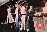 Image Alaskan femmes Palmer Alaska USA, 1953, de la seconde 34 séquences d'archives historiques vidéo 65675034998