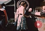 Image Alaskan femmes Palmer Alaska USA, 1953, de la seconde 37 séquences d'archives historiques vidéo 65675034998