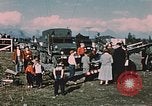 Immagine di pistola antiaerea in esposizione Palmer Alaska USA, 1953, secondo 4 filmato di repertorio 65675034999