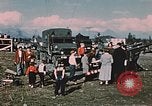 Immagine di pistola antiaerea in esposizione Palmer Alaska USA, 1953, secondo 5 filmato di repertorio 65675034999