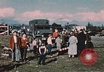 Immagine di pistola antiaerea in esposizione Palmer Alaska USA, 1953, secondo 13 filmato di repertorio 65675034999