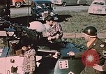 Immagine di pistola antiaerea in esposizione Palmer Alaska USA, 1953, secondo 34 filmato di repertorio 65675034999