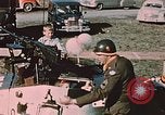 Immagine di pistola antiaerea in esposizione Palmer Alaska USA, 1953, secondo 40 filmato di repertorio 65675034999