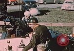 Immagine di pistola antiaerea in esposizione Palmer Alaska USA, 1953, secondo 42 filmato di repertorio 65675034999