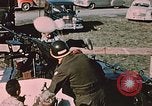 Immagine di pistola antiaerea in esposizione Palmer Alaska USA, 1953, secondo 43 filmato di repertorio 65675034999