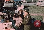 Immagine di pistola antiaerea in esposizione Palmer Alaska USA, 1953, secondo 46 filmato di repertorio 65675034999