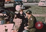 Immagine di pistola antiaerea in esposizione Palmer Alaska USA, 1953, secondo 47 filmato di repertorio 65675034999