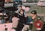 Immagine di pistola antiaerea in esposizione Palmer Alaska USA, 1953, secondo 48 filmato di repertorio 65675034999