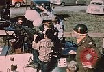 Immagine di pistola antiaerea in esposizione Palmer Alaska USA, 1953, secondo 50 filmato di repertorio 65675034999