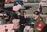 Immagine di pistola antiaerea in esposizione Palmer Alaska USA, 1953, secondo 52 filmato di repertorio 65675034999