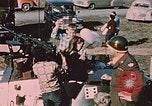Immagine di pistola antiaerea in esposizione Palmer Alaska USA, 1953, secondo 53 filmato di repertorio 65675034999