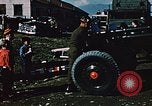 Immagine di pistola antiaerea in esposizione Palmer Alaska USA, 1953, secondo 57 filmato di repertorio 65675034999