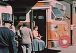 Standbild Alaskan Menschen Anchorage Alaska USA, 1954, aus Sekunde 16 historischem Filmmaterial Videoclip 65675035002