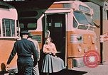 Standbild Alaskan Menschen Anchorage Alaska USA, 1954, aus Sekunde 18 historischem Filmmaterial Videoclip 65675035002