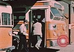 Standbild Alaskan Menschen Anchorage Alaska USA, 1954, aus Sekunde 24 historischem Filmmaterial Videoclip 65675035002