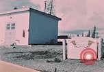 Standbild Lake Louise Fischerei Camp Lake Louise Alaska USA, 1954, aus Sekunde 56 historischem Filmmaterial Videoclip 65675035022