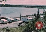 Standbild Lake Louise Fischerei Camp Lake Louise Alaska USA, 1954, aus Sekunde 61 historischem Filmmaterial Videoclip 65675035022