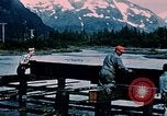 Image les travailleurs Portage Alaska USA, 1954, de la seconde 9 séquences d'archives historiques vidéo 65675035023