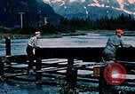 Image les travailleurs Portage Alaska USA, 1954, de la seconde 17 séquences d'archives historiques vidéo 65675035023