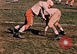 Immagine di American football giocatori Alaska USA, 1954, secondo 11 filmato di repertorio 65675035038