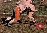 Immagine di American football giocatori Alaska USA, 1954, secondo 12 filmato di repertorio 65675035038