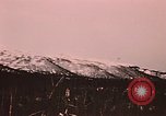 Image des fusées fumigènes être enflammé lors de manoeuvres Fort Richardson Alaska USA, 1954, de la seconde 4 séquences d'archives historiques vidéo 65675035046