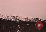 Image des fusées fumigènes être enflammé lors de manoeuvres Fort Richardson Alaska USA, 1954, de la seconde 5 séquences d'archives historiques vidéo 65675035046