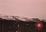 Image des fusées fumigènes être enflammé lors de manoeuvres Fort Richardson Alaska USA, 1954, de la seconde 6 séquences d'archives historiques vidéo 65675035046