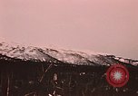 Image des fusées fumigènes être enflammé lors de manoeuvres Fort Richardson Alaska USA, 1954, de la seconde 8 séquences d'archives historiques vidéo 65675035046