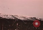 Image des fusées fumigènes être enflammé lors de manoeuvres Fort Richardson Alaska USA, 1954, de la seconde 12 séquences d'archives historiques vidéo 65675035046