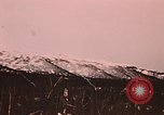 Image des fusées fumigènes être enflammé lors de manoeuvres Fort Richardson Alaska USA, 1954, de la seconde 13 séquences d'archives historiques vidéo 65675035046