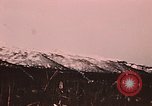 Image des fusées fumigènes être enflammé lors de manoeuvres Fort Richardson Alaska USA, 1954, de la seconde 15 séquences d'archives historiques vidéo 65675035046