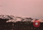 Image des fusées fumigènes être enflammé lors de manoeuvres Fort Richardson Alaska USA, 1954, de la seconde 20 séquences d'archives historiques vidéo 65675035046