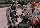 Immagine di Gioco operaio Kodiak Alaska USA, 1953, secondo 16 filmato di repertorio 65675035058