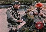 Immagine di Gioco operaio Kodiak Alaska USA, 1953, secondo 21 filmato di repertorio 65675035058