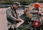 Immagine di Gioco operaio Kodiak Alaska USA, 1953, secondo 22 filmato di repertorio 65675035058