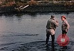 Immagine di Gioco operaio Kodiak Alaska USA, 1953, secondo 35 filmato di repertorio 65675035058