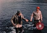 Immagine di Gioco operaio Kodiak Alaska USA, 1953, secondo 42 filmato di repertorio 65675035058