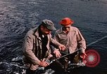 Immagine di Gioco operaio Kodiak Alaska USA, 1953, secondo 44 filmato di repertorio 65675035058