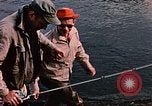 Immagine di Gioco operaio Kodiak Alaska USA, 1953, secondo 47 filmato di repertorio 65675035058