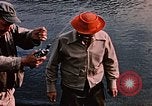 Immagine di Gioco operaio Kodiak Alaska USA, 1953, secondo 48 filmato di repertorio 65675035058