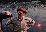 Immagine di Gioco operaio Kodiak Alaska USA, 1953, secondo 50 filmato di repertorio 65675035058
